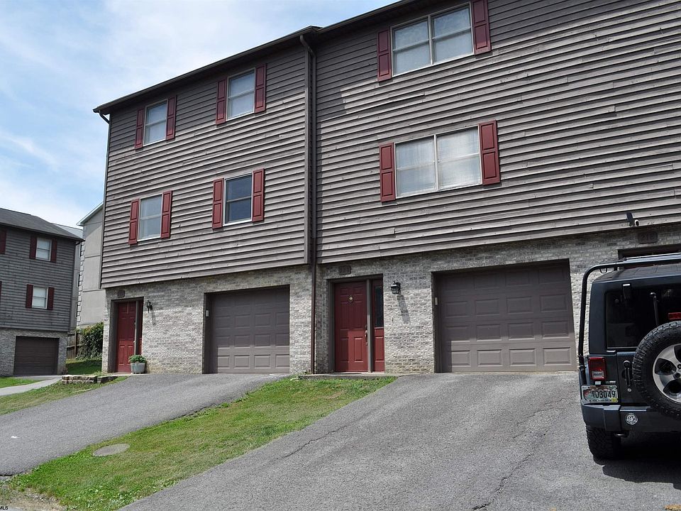 2nd image of 220 Stonegate Cir #10