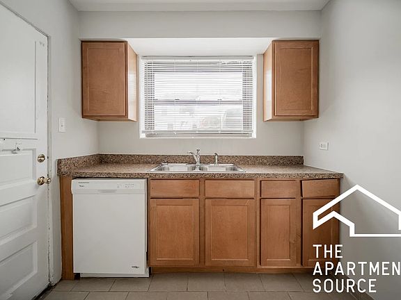 2nd image of 7357 N Sheridan Rd #G