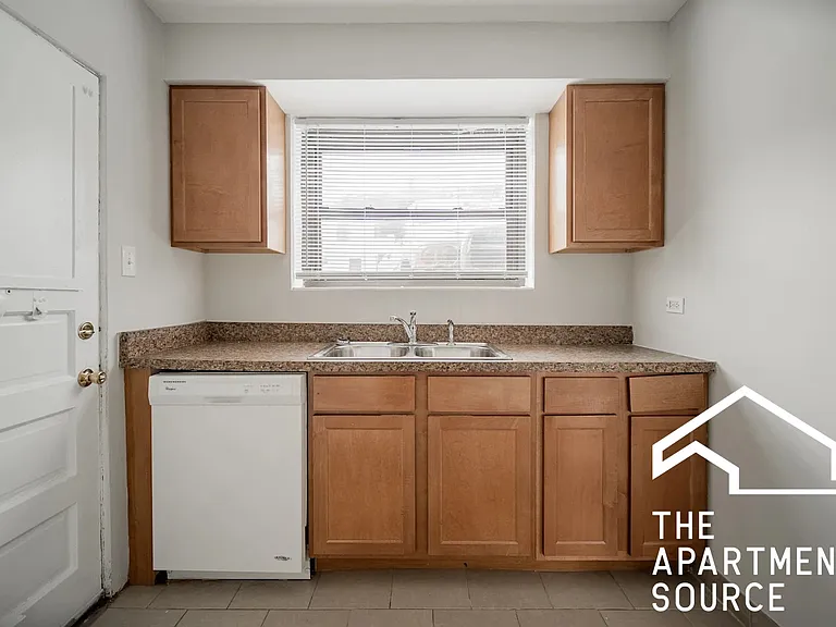 7357 N Sheridan Rd #G — Photo 2