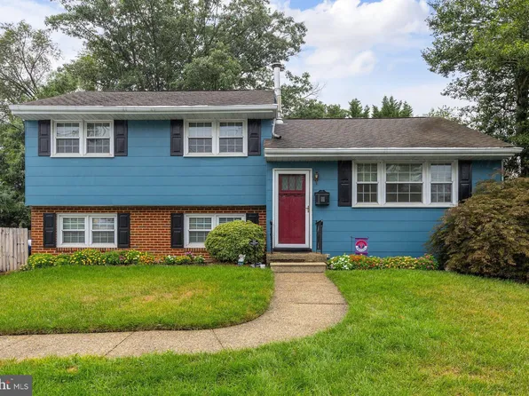 70 Pleasant Valley Dr, Woodbury, NJ 08096