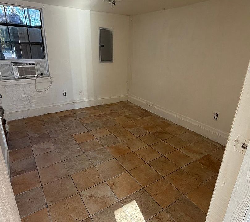 2nd image of 1907 H St S #B