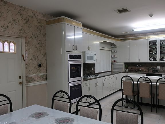 3rd image of 1329 47th St #6