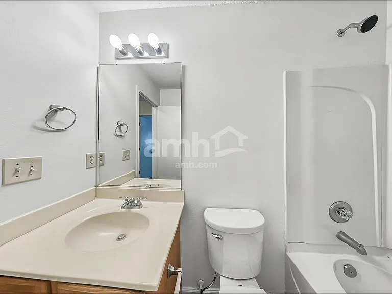5701 Hiddenlake Dr — Photo 16
