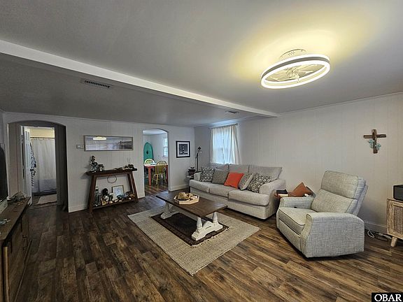 5th image of 40036 N End Rd