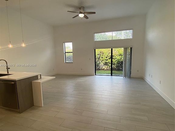4th image of 909 NW 45th Ter