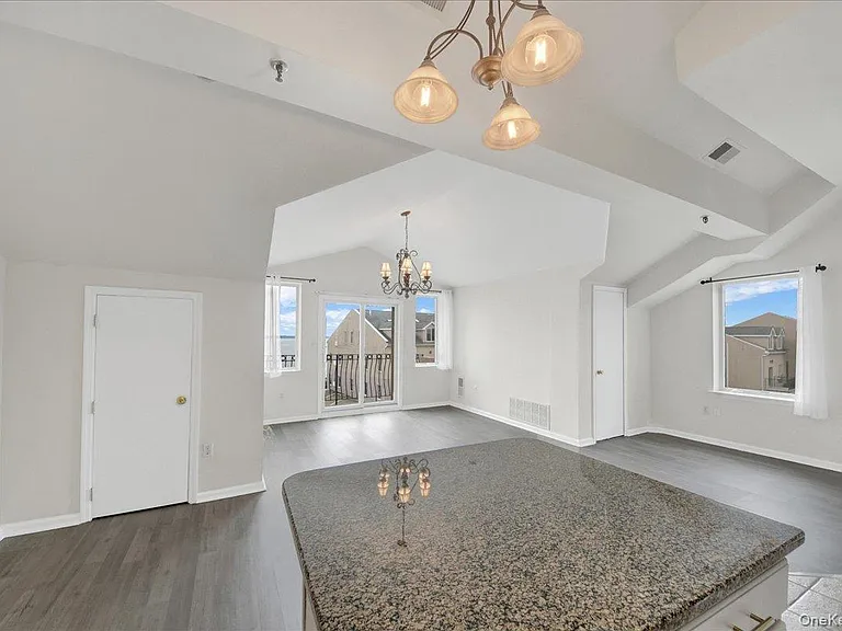 1424 Outlook Ave #3 — Photo 2