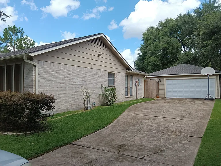 16306 Shady Elms Dr — Photo 8