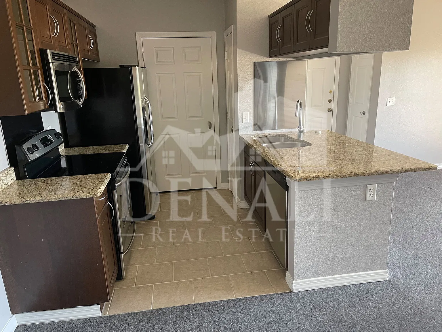 1 bed, 1.0 bath, 692 sqft, $1,095 — Photo 3