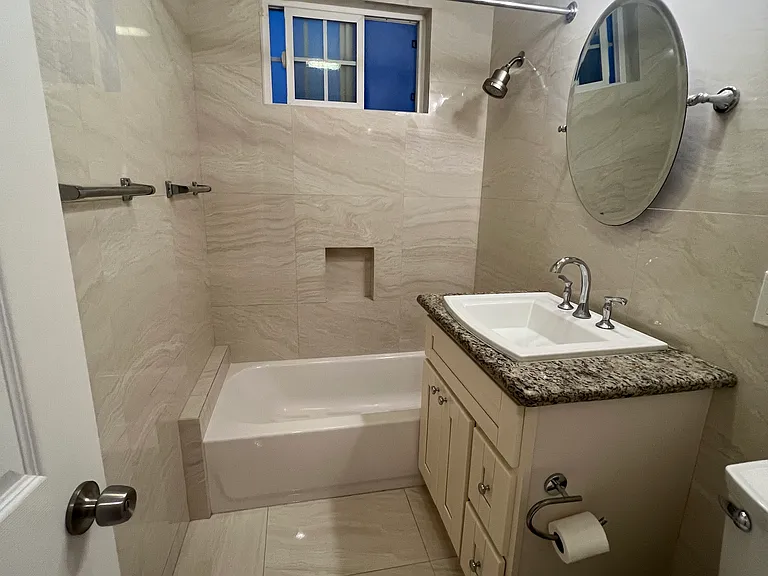 829 N San Vicente Blvd #9 — Photo 11
