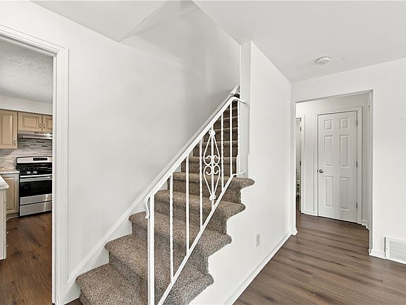 3rd image of 231 Tait Ave