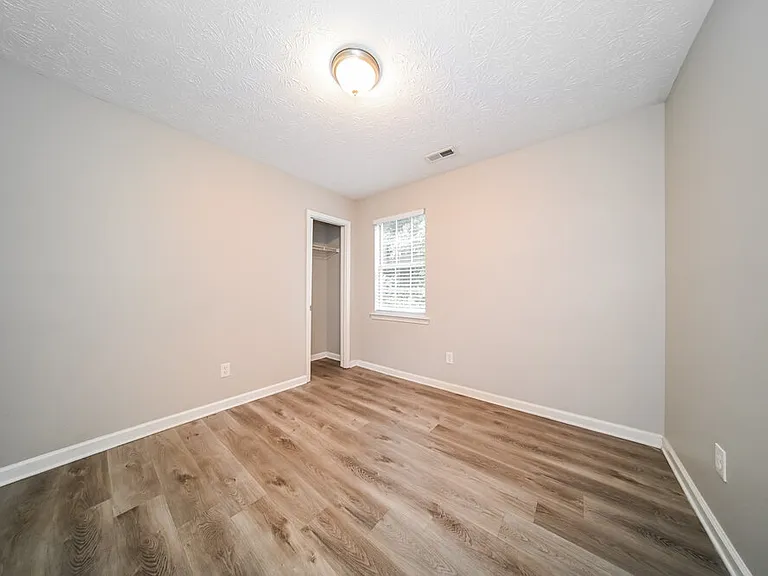 1322 Sweetwater Ct — Photo 13