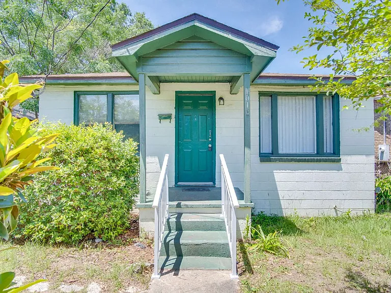 1016 W Maxwell St — Photo 1