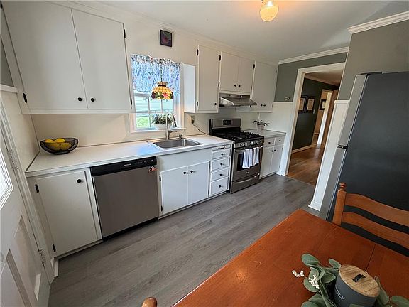 3rd image of 974 Juniper Rd