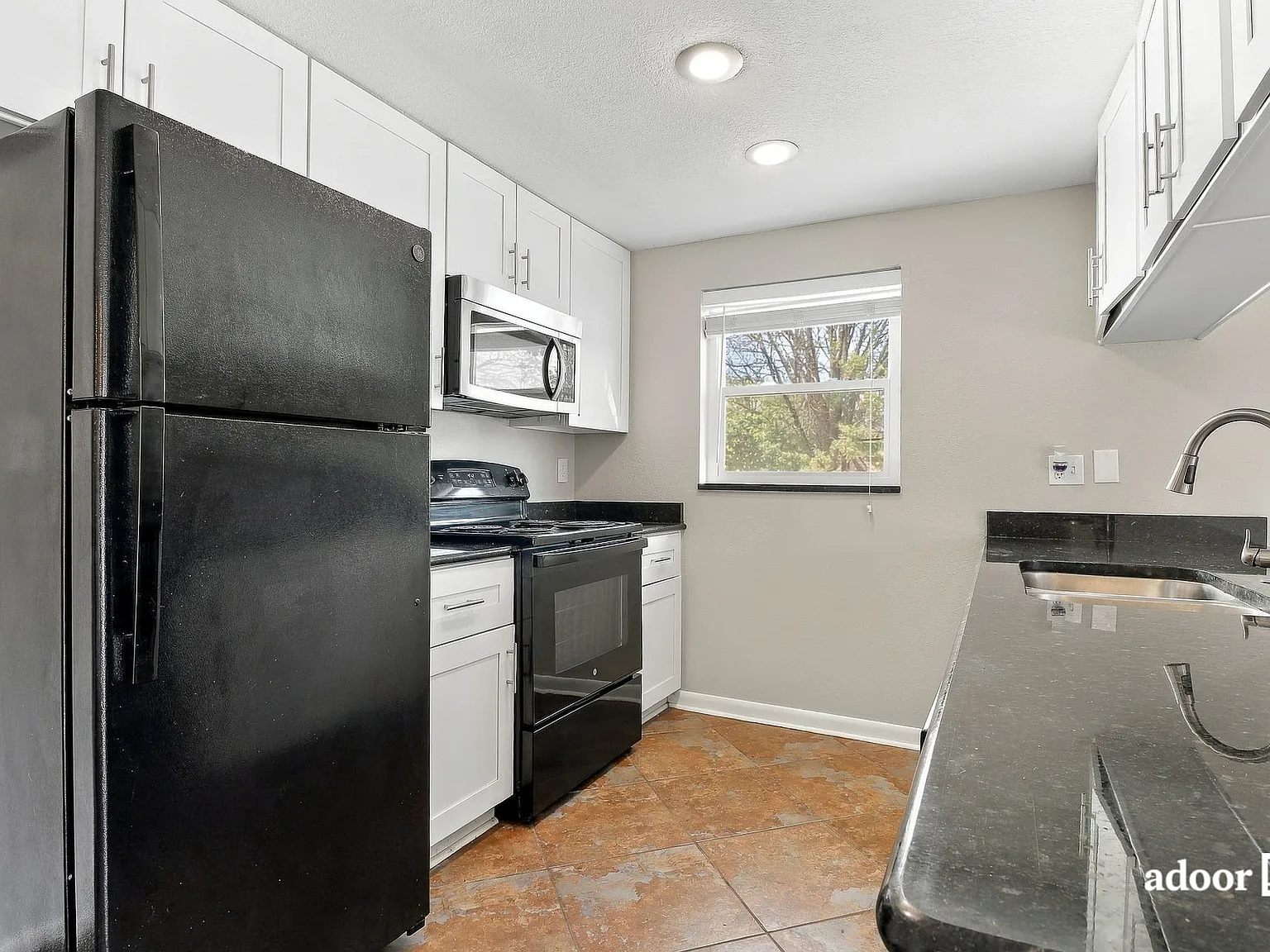 3 bed, 2.0 bath, 1595 sqft, $1,995 — Photo 4