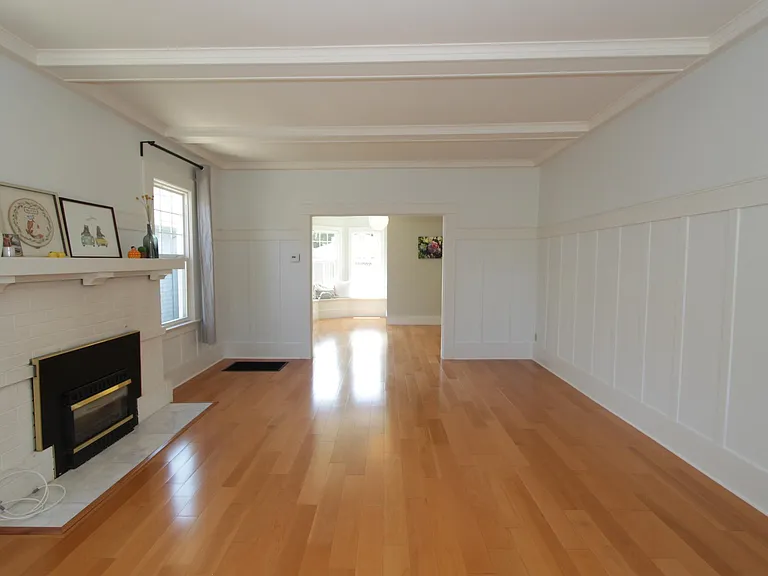 453 Wisnom Ave — Photo 2
