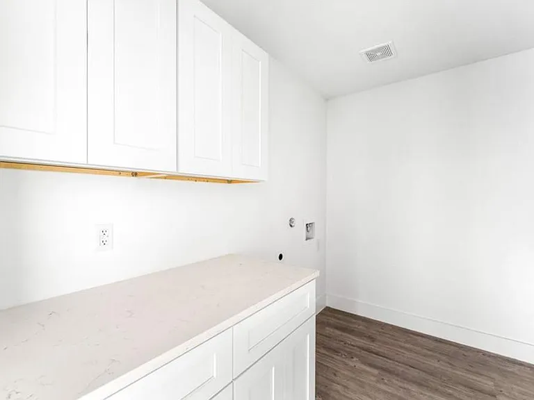 5702 Thunderbird St — Photo 6