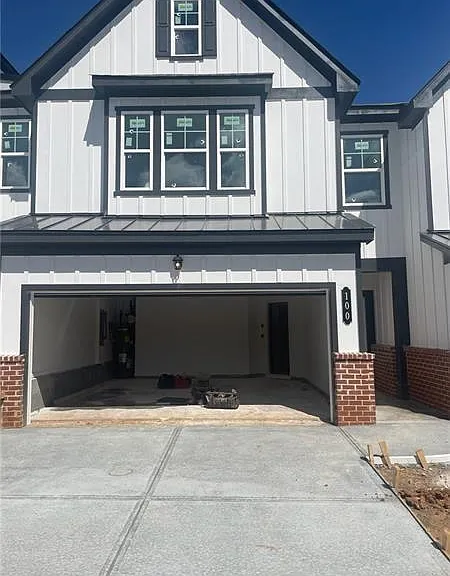 100 Mission Blvd — Photo 1