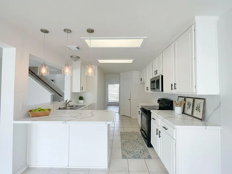 3426 Auburn Hollow Ln — Photo 8