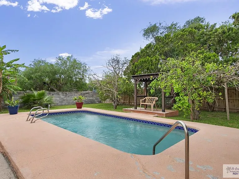 421 Mesquite Dr — Photo 21