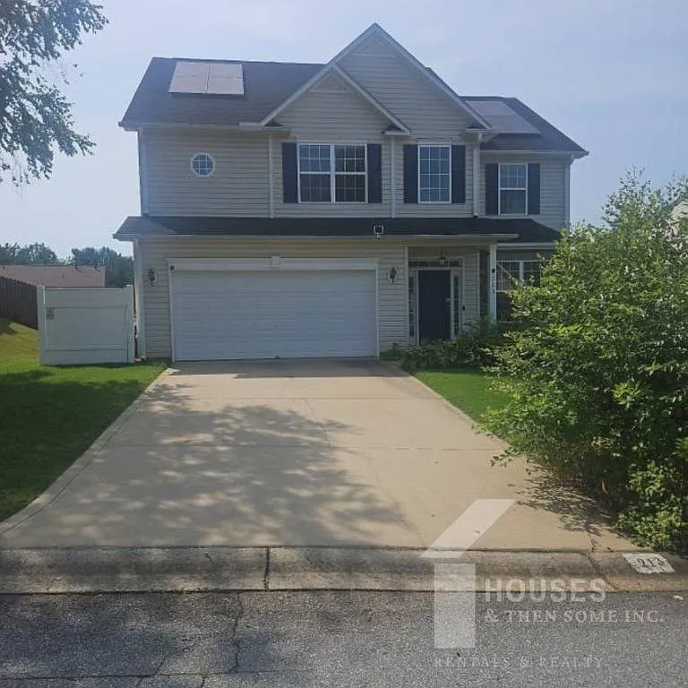 213 Worcester Ln — Photo 2