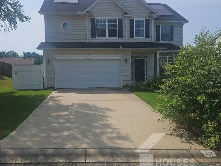213 Worcester Ln — Photo 2