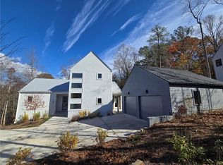 160 Cedarwood Ln, Roswell, GA 30075