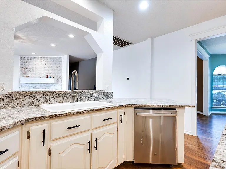 1613 Hightimber Ln — Photo 10