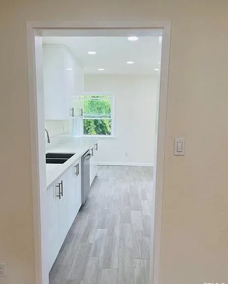 1422 Spazier Ave — Photo 4