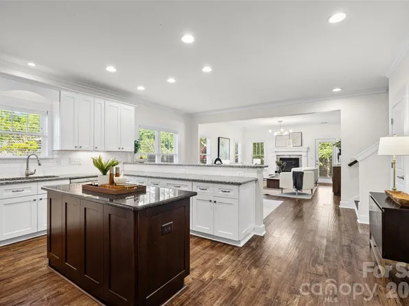 2562 Roseview Ln, Charlotte, NC 28205