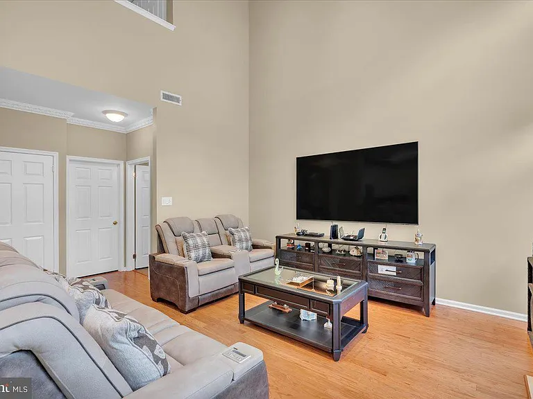 1202 Champlain Dr — Photo 11