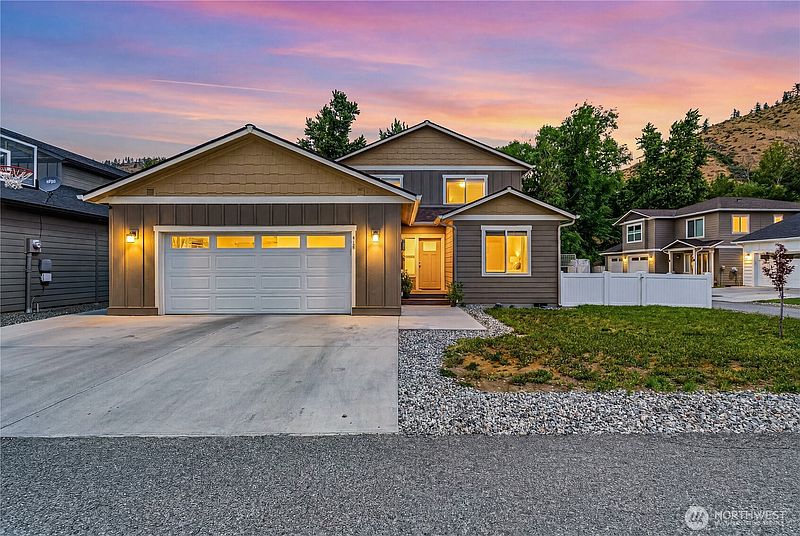 2nd image of 410 Riverside Meadow