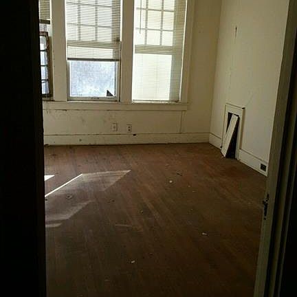 4th image of 1013 Park Ave