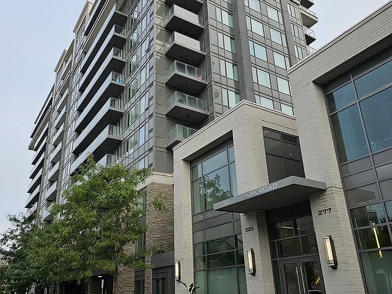 325 S Park Rd #511 — Photo 1