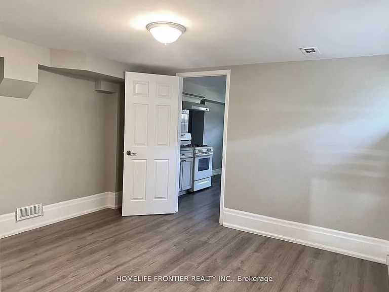 63 Lockerbie Ave #C — Photo 8