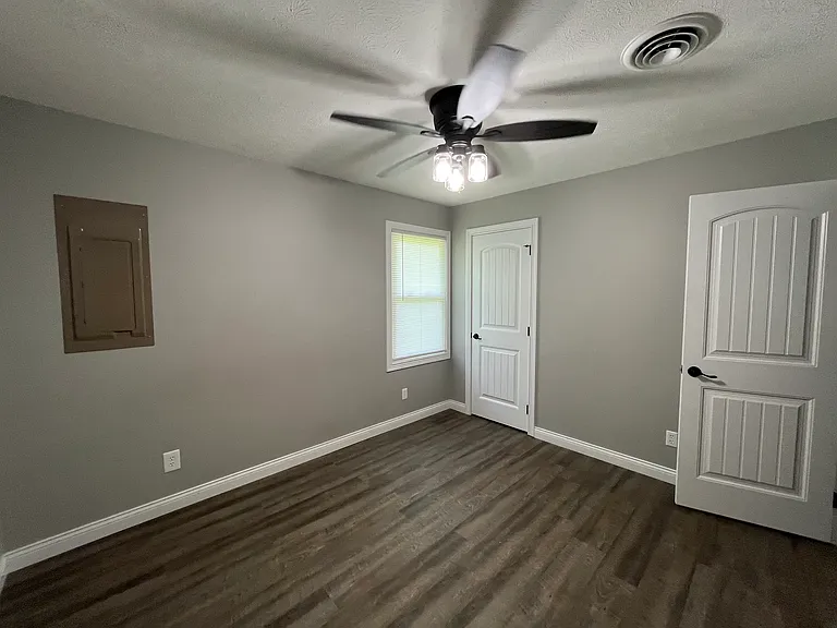 8430 N Dixie Hwy — Photo 10