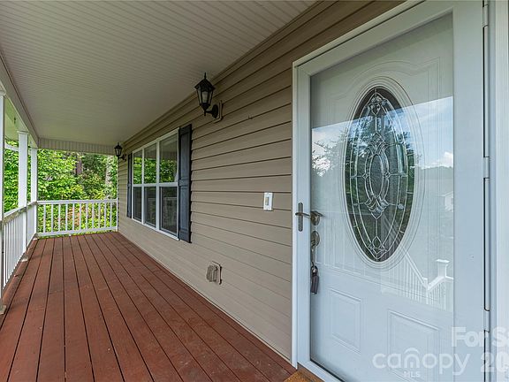 3rd image of 207 Christina Ct