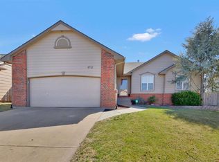 8713 W Oak Ridge Cir, Wichita, KS 67205