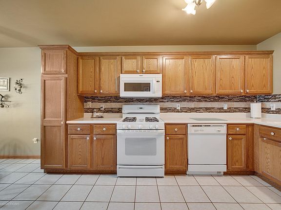 5th image of 3634 Sandalwood Ct
