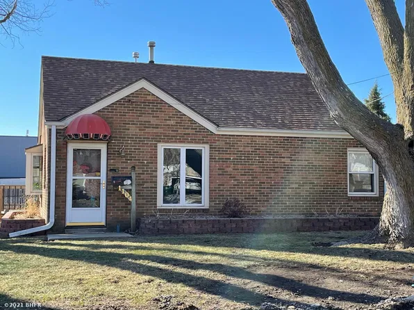 1104 69th St, Windsor Heights, IA 50324