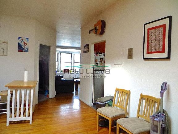 5th image of 752 Tremont St APT 4