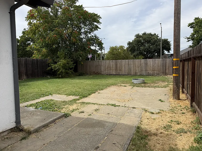 3883 12th Ave — Photo 4