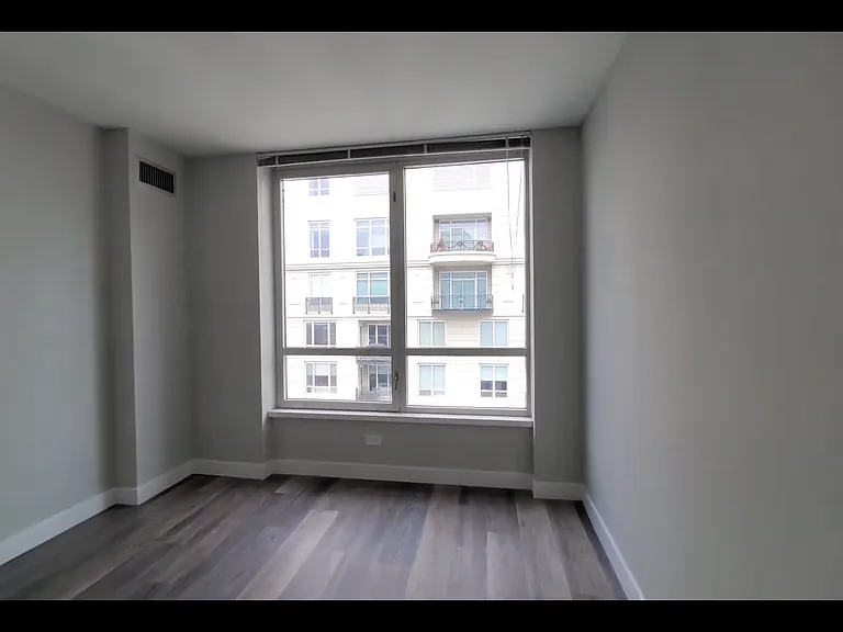 10 E Delaware Pl #21B — Photo 13