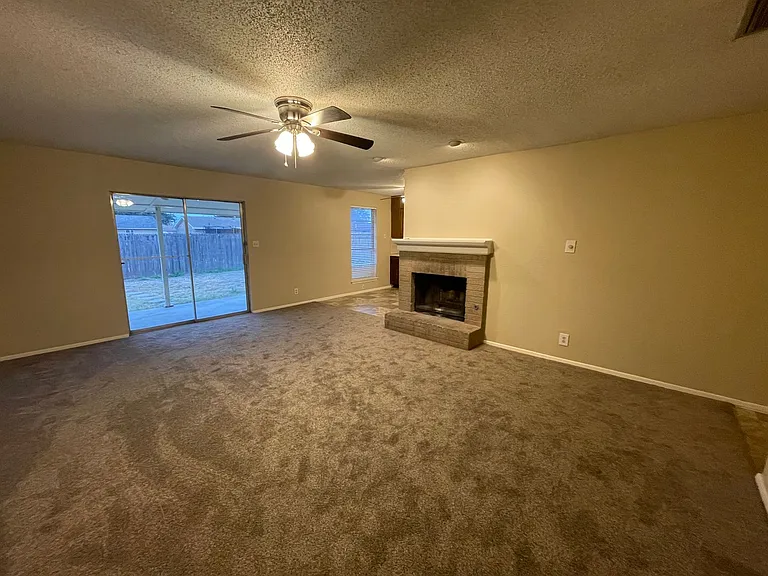 8623 Holiday Dr — Photo 3