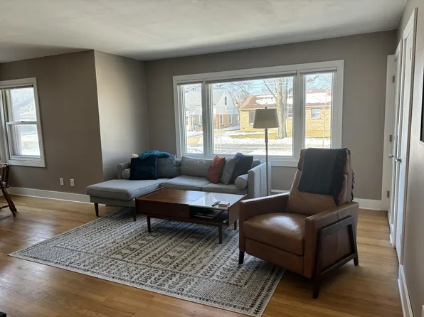 548 N 105th St, Wauwatosa, WI 53226