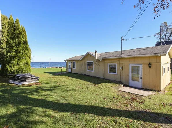47 Burton Dr, Oswego, NY 13126
