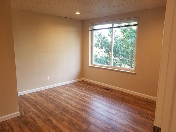 4th image of 566 Clarinada Ave