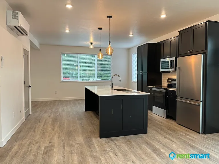 446 Michigan Ave #4 — Photo 4
