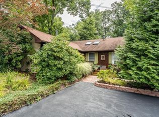 8 Millington Ave, Hewitt, NJ 07421