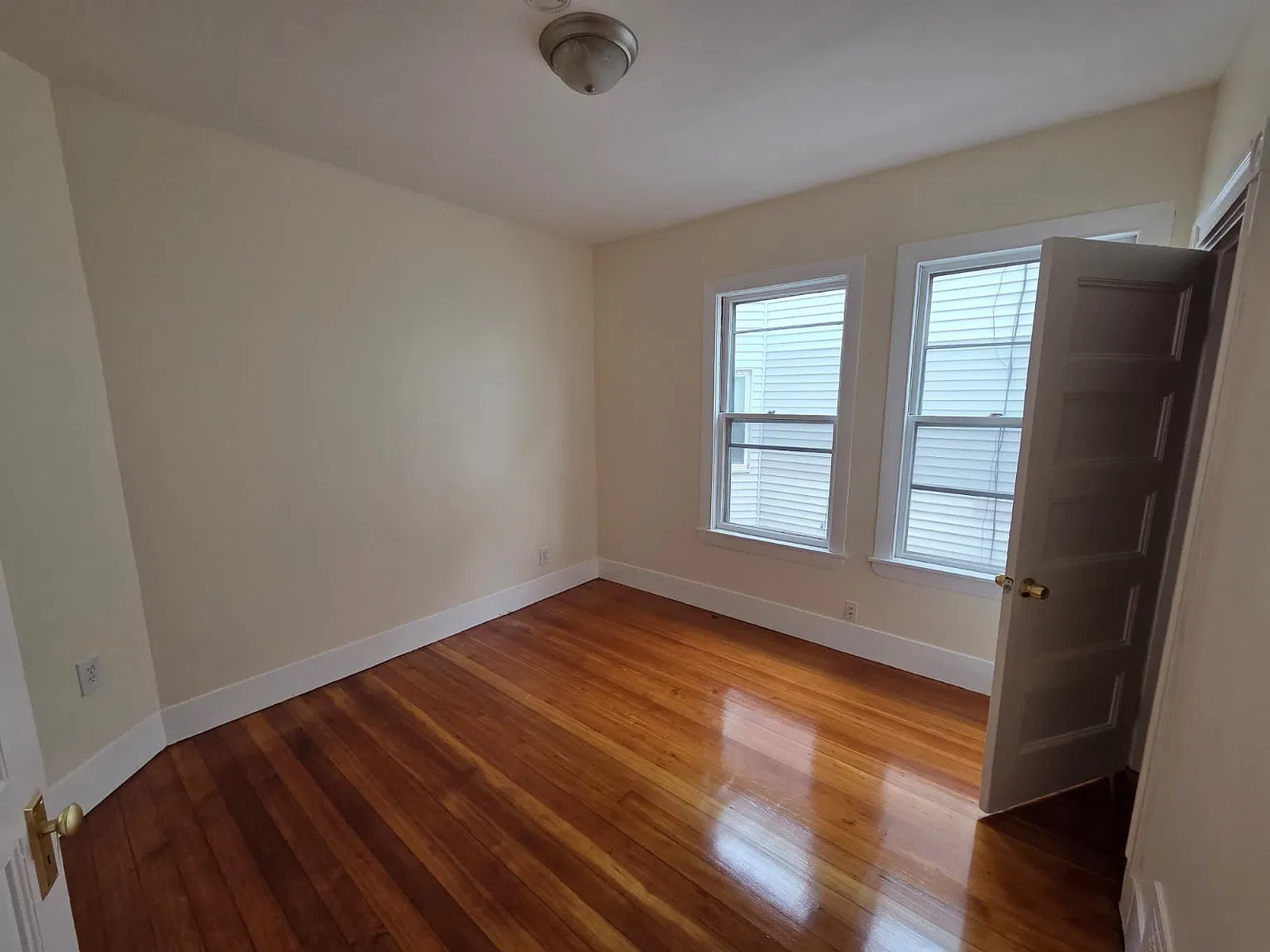 3 bed, 1056 sqft, $3,250 — Photo 4