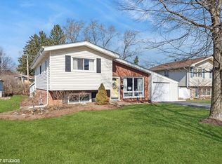 210 W Helen Rd, Palatine, IL 60067